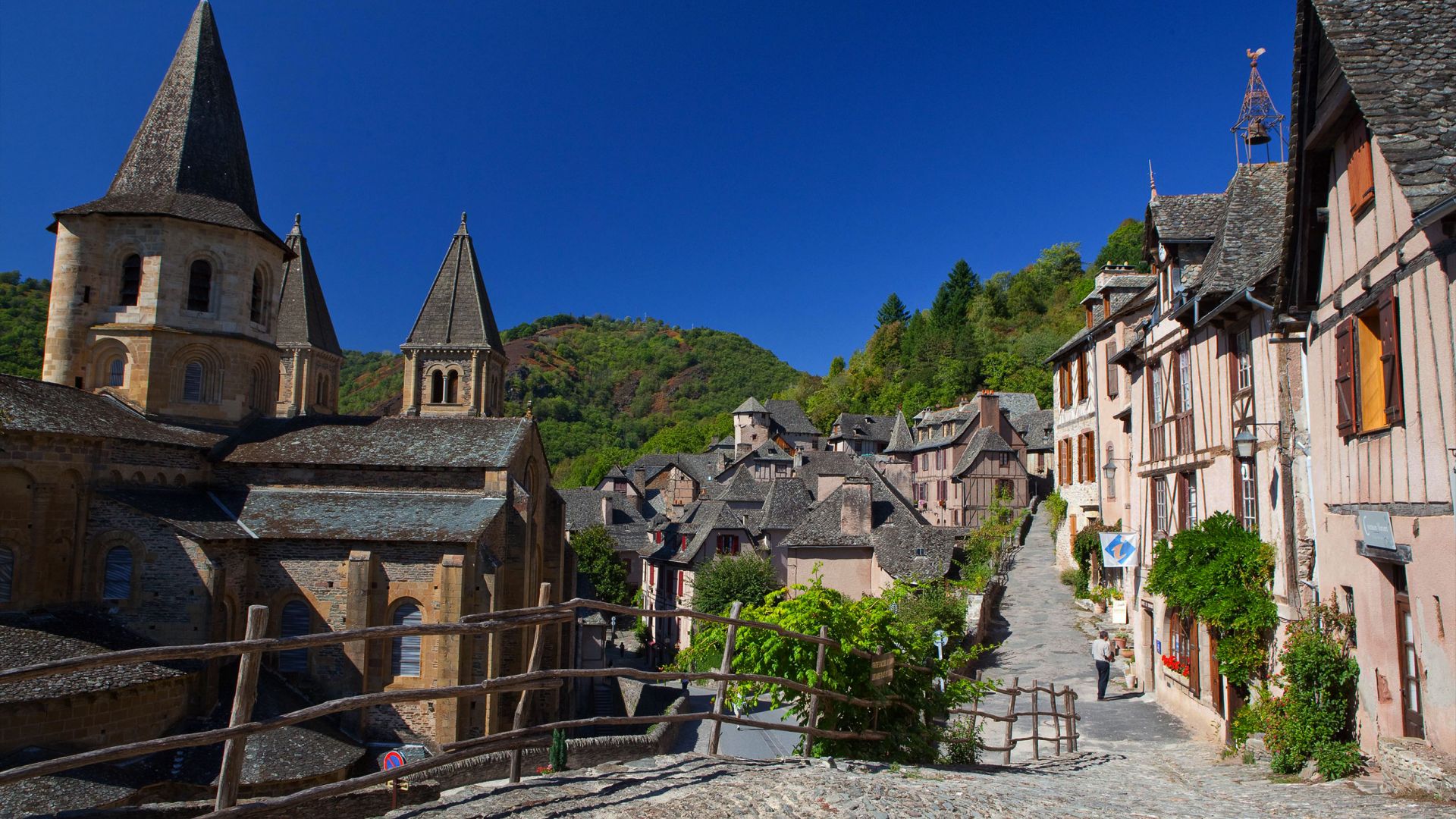 Conques - le village - offizielle Seite - Office de tourisme Conques ...