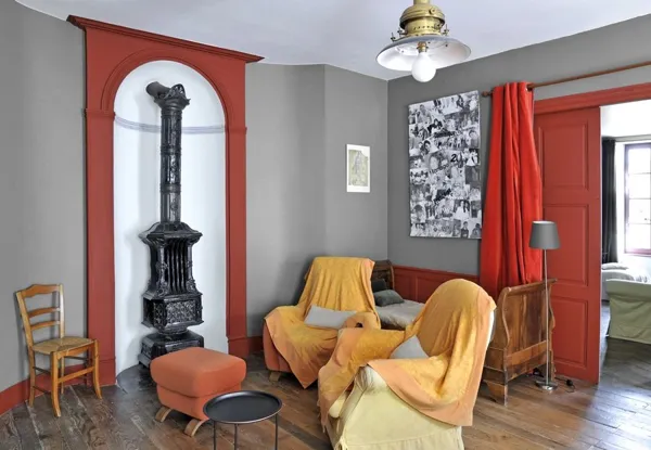 Première chambre coté salon télé