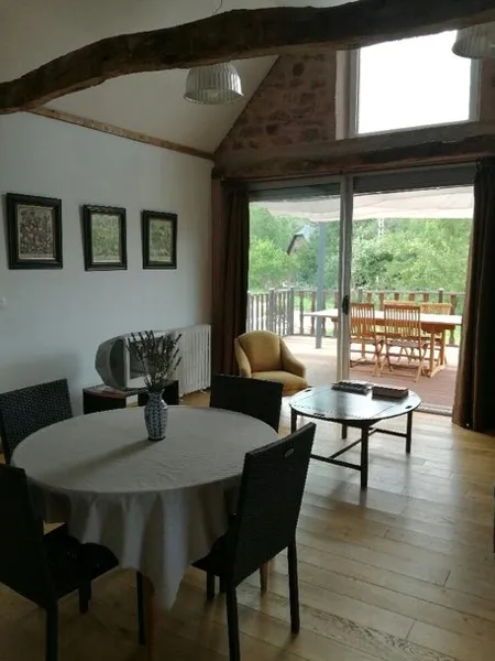 Gîte Lagarrigue - Pièce à vivre, espace salon.