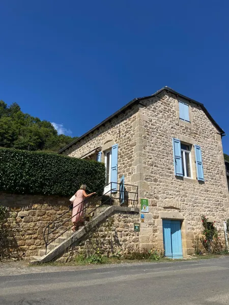 L'entrée par l'escalier extérieur