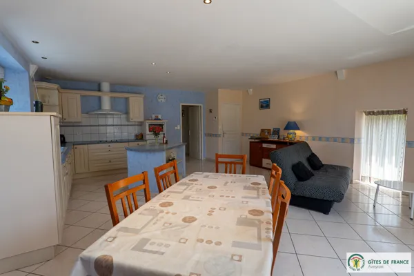 GITE LA GRANGE CONTENSOUS - Le coin repas