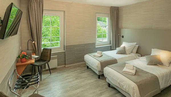 L'Hôtel des Bains - Salles la Source : Chambre confort