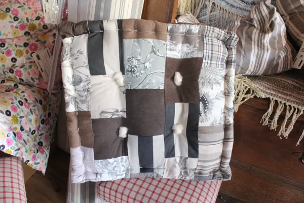 Pouf, mini réplique des matelas de laine !