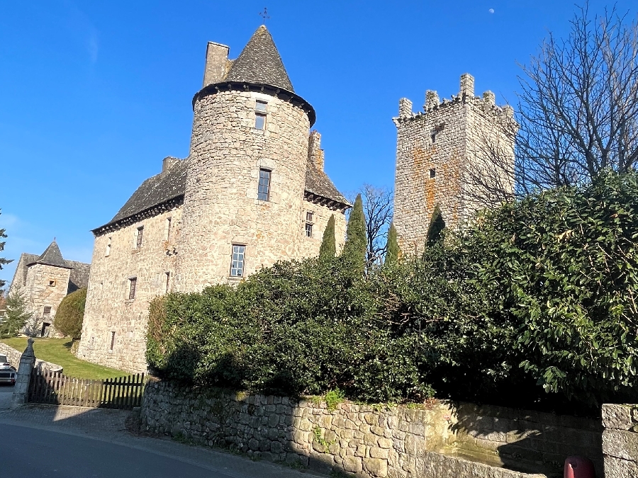 Tour du château de Sénergues