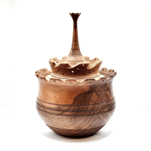 Magnifique coffret en bois tourné par Jules