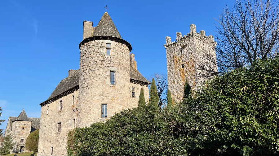 Tour du château de Sénergues (groupe)