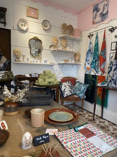 Interieur boutique les Curieuses Conques