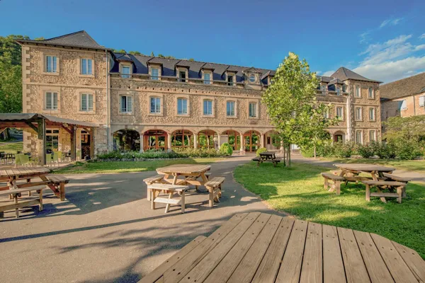 Hôtel les Bains - L'Oustal