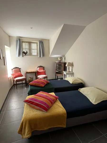 Chambre 2 personnes avec salle de douche et WC privatifs