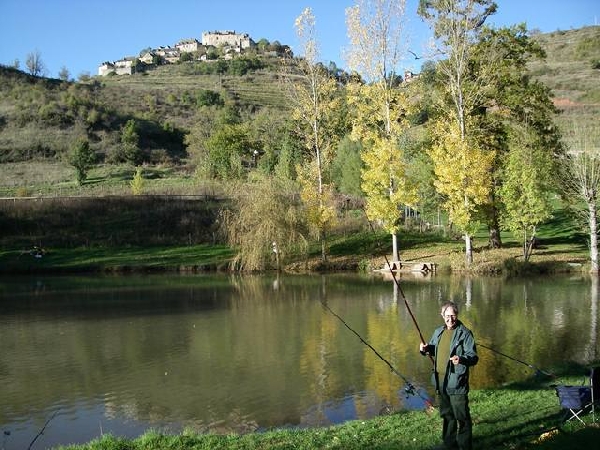 Pêche à la Frégière - L'étang au coeur du vignoble de Marcillac à quelques kilomètres de Rodez