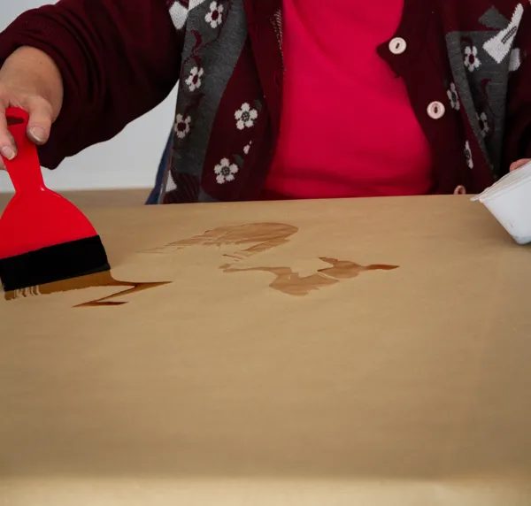 Atelier initiation calligraphie auprès de personnes âgées